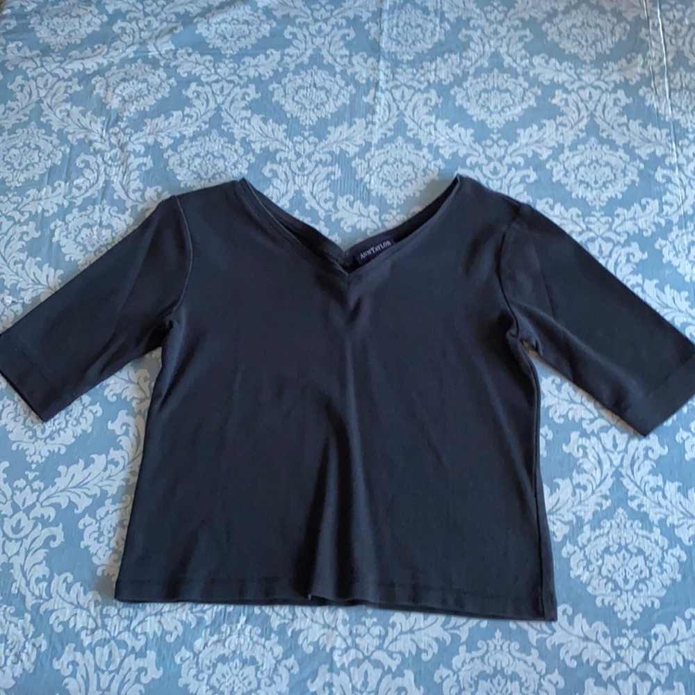Ann Taylor v-neck 3/4 length sleeve tee shirt